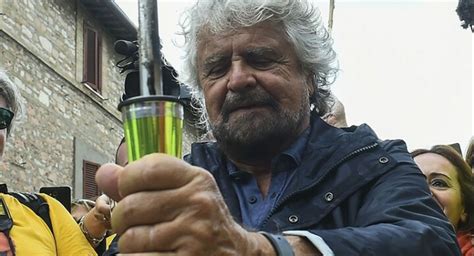 versace vincenza 5 stelle meetup|La diffida di Beppe Grillo, M5S a Equizi: accettiamo le sue scuse, .